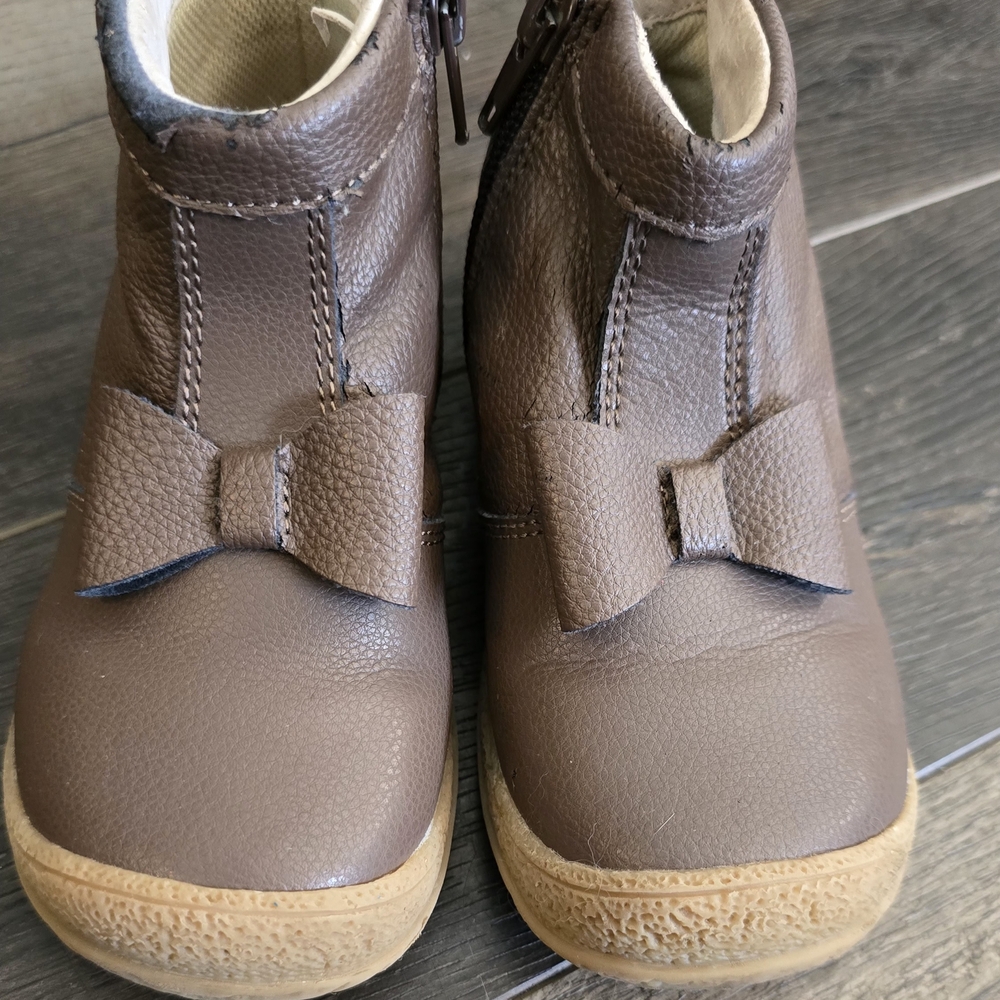 Brown Leather Kids Boots with Bow
